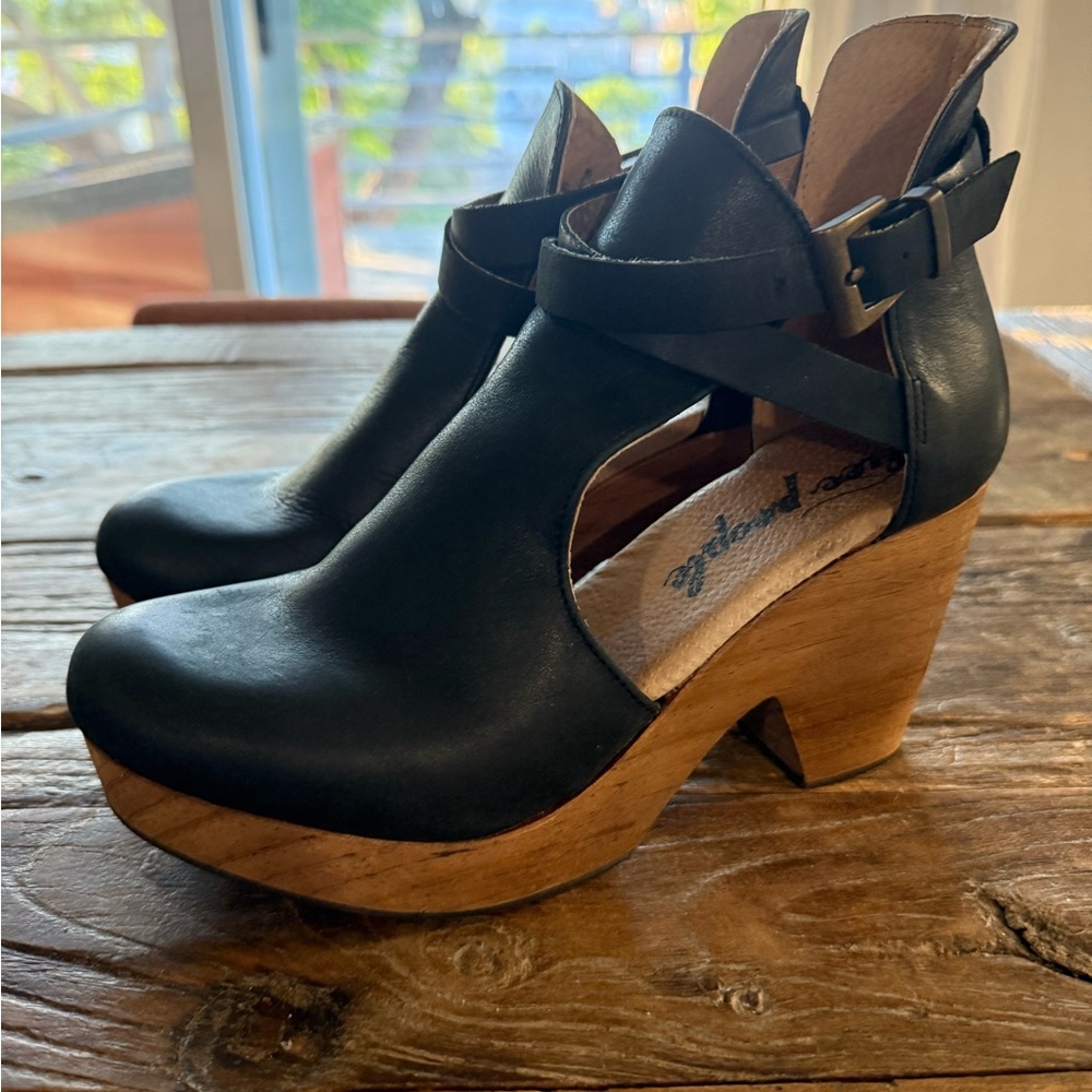 Free People Cedar Clog - Black